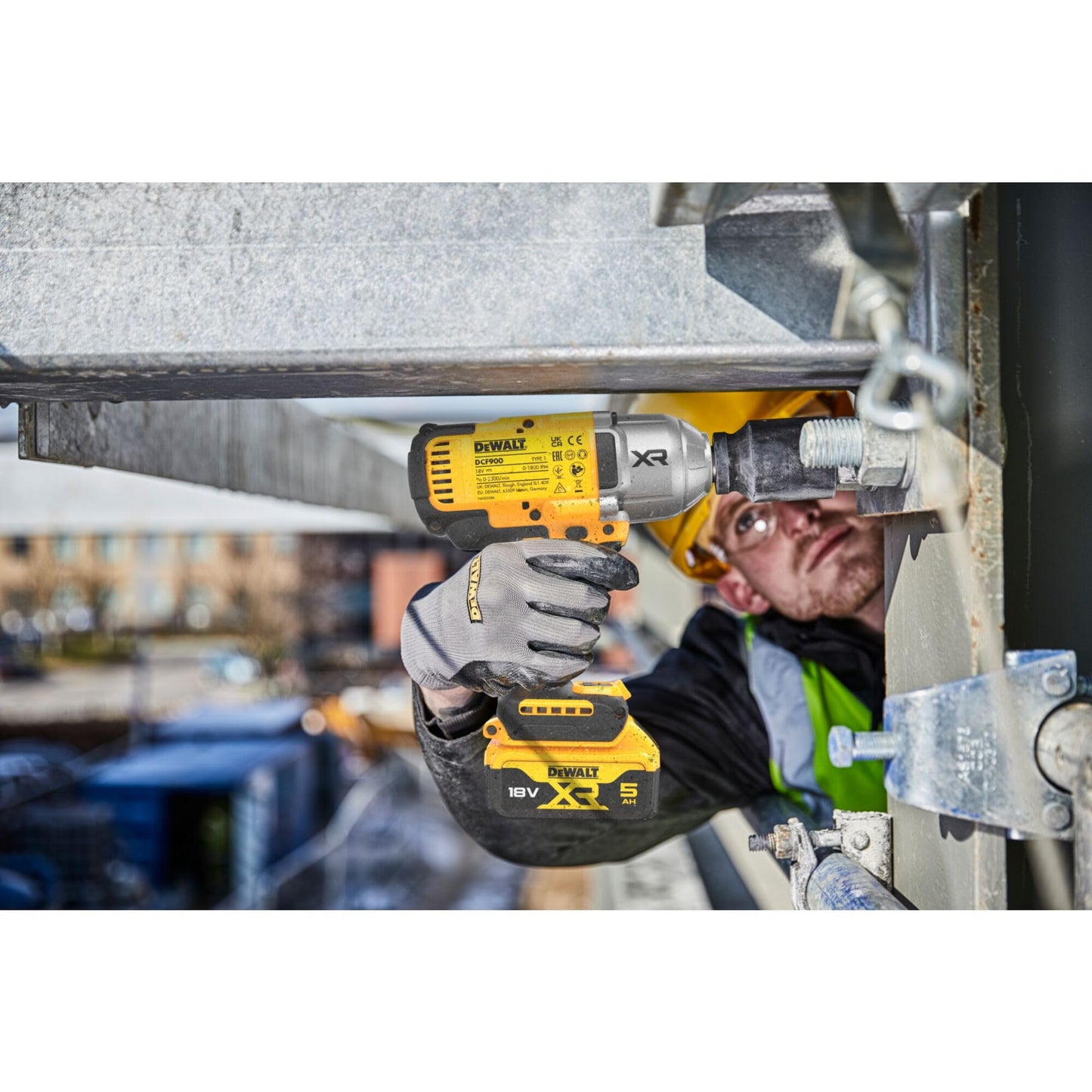 DEWALT XR Akku-Schlagschrauber DCF900P2T (18V, ½ Zoll Außenvierkant-Aufnahme mit Spreng- bzw. HOG-Ring, 1.396 Nm Anzugsmoment & 1.898 Nm Lösemoment, inkl. 2x 5.0Ah Akkus, Ladegerät & T-STAK Box)