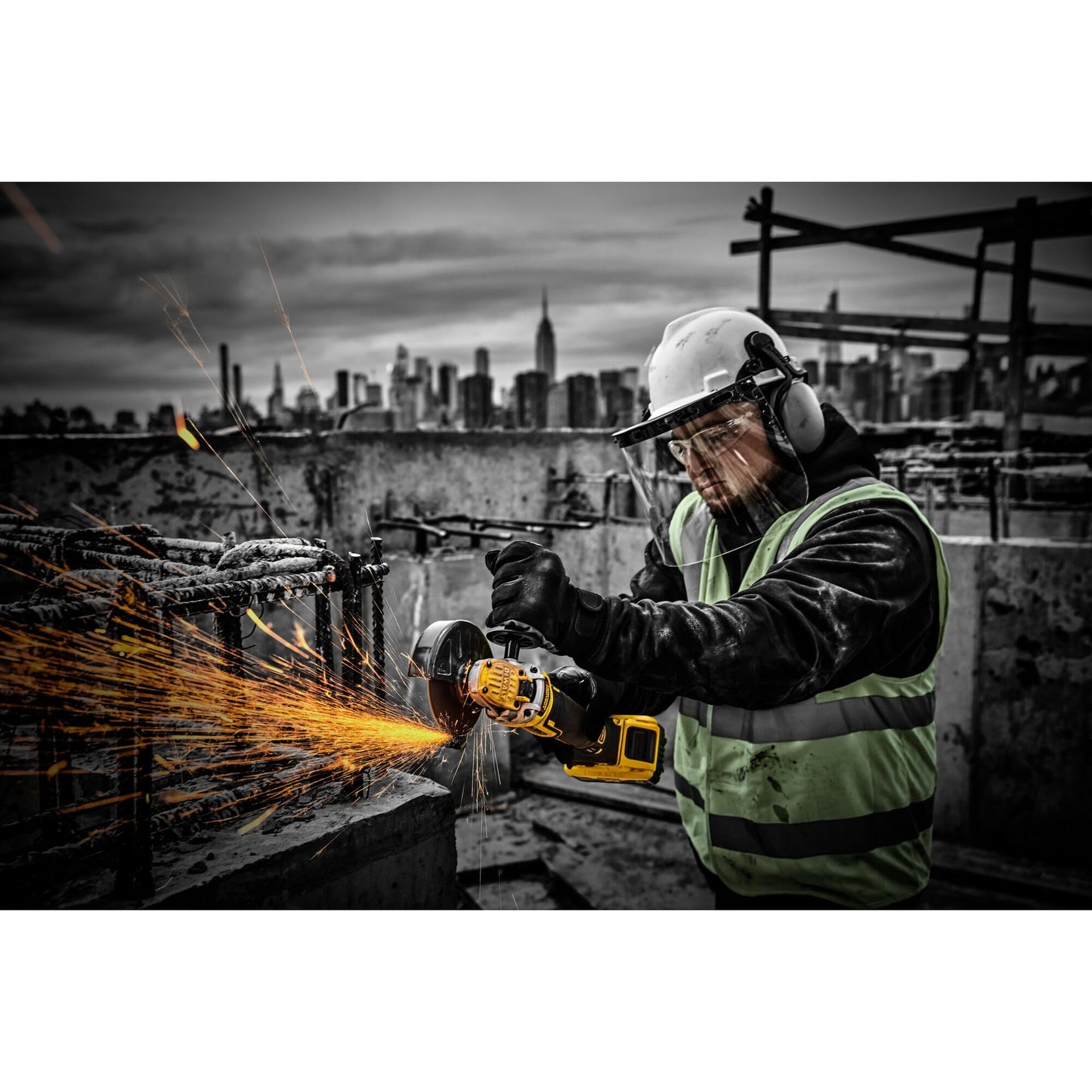 Dewalt 18V XR Flexvolt Advantage Akku-Winkelschleifer DCG409NT (125mm, bürstenloser Motor, elektronische Bremse & Kupplung, M14, inkl. TSTAK-Box II & Zubehör, Lieferung ohne Akku & Ladegerät)