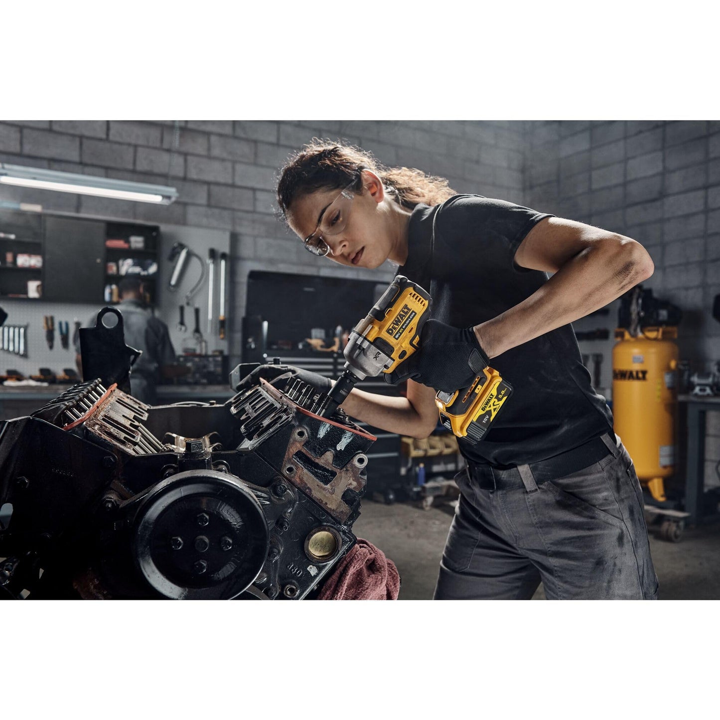 Dewalt XR Akku-Schlagschrauber DCF892N (18V, ½ Zoll Außenvierkant-Aufnahme mit Kugelrastung, 813 Nm Anzugsmoment, inkl. Metall-Gürtelhaken, Lieferung ohne Akku & Ladegerät)