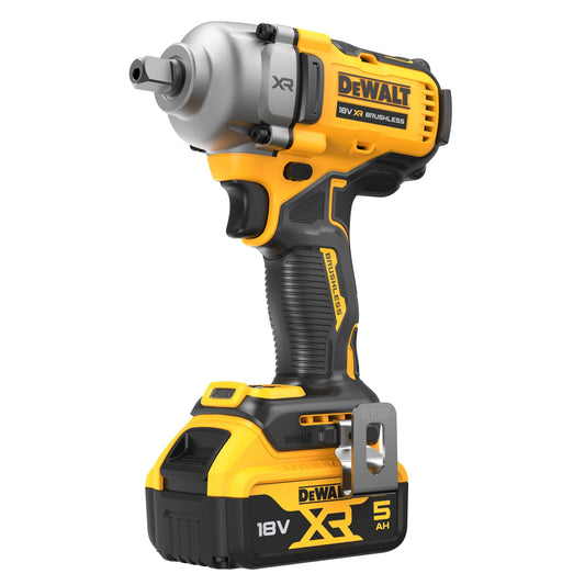 Dewalt XR Akku-Schlagschrauber DCF892P2T (18V, ½ Zoll Außenvierkant-Aufnahme mit Kugelrastung, 813 Nm Anzugsmoment, inkl. 2x 18V/5.0 Ah Akkus, Ladegerät, Metall-Gürtelhaken & T-STAK Box)