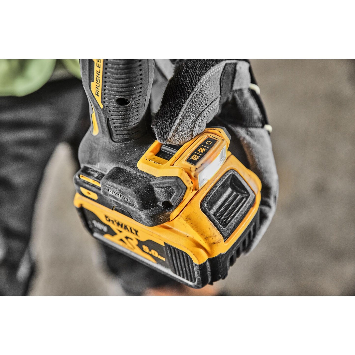 Dewalt 18V Akku-Schlagbohrschrauber DCD805P2T (bürstenloser Motor, 2-Gang-Vollmetallgetriebe, mit LED-Arbeitslicht, inkl. 2x 5.0Ah XR Akkus, Ladegerät & TSTAK-Box)