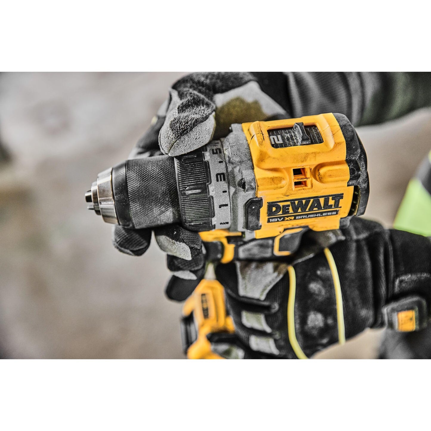 Dewalt 18 Volt 2-Gang Akku Bohrschrauber DCD800P2T (kraftvolles 2-Gang Vollmetall-Getriebe, bürstenloser Motor, 13 mm Schnellspannbohrfutter, LED-Leuchte, inkl. 2x 5.0Ah Akkus, Ladegerät & TSTAK-Box)