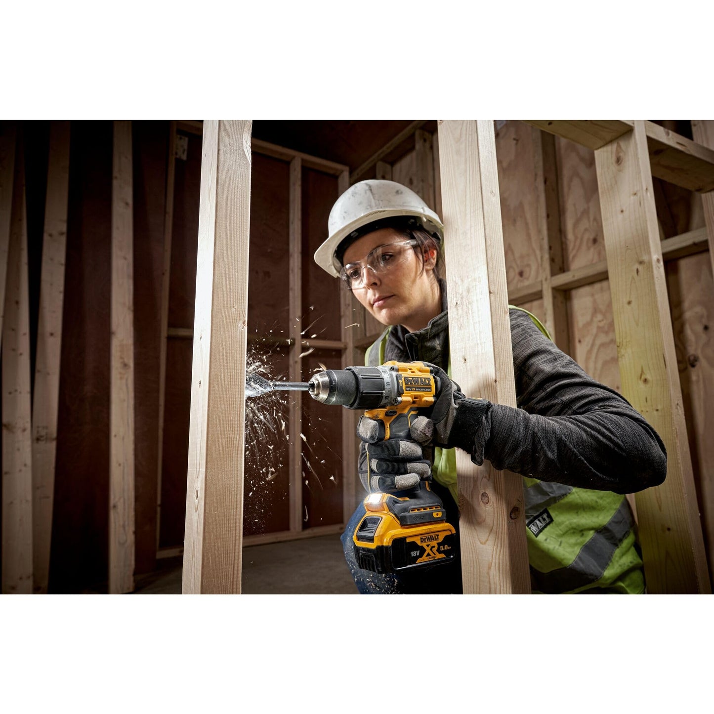 Dewalt 18V Akku-Schlagbohrschrauber DCD805P2T (bürstenloser Motor, 2-Gang-Vollmetallgetriebe, mit LED-Arbeitslicht, inkl. 2x 5.0Ah XR Akkus, Ladegerät & TSTAK-Box)