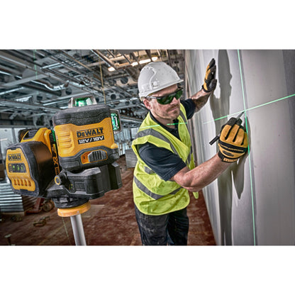 Dewalt 360° Akku-Multilinienlaser Grün DCE089NG18 (selbstnivellierend, Genauigkeit +/- 3mm auf 10m, kompatibel mit 12V & 18V XR Akkus, inkl. TSTAK Box, Wandhalterung, Lieferung ohne Akku & Ladegerät)