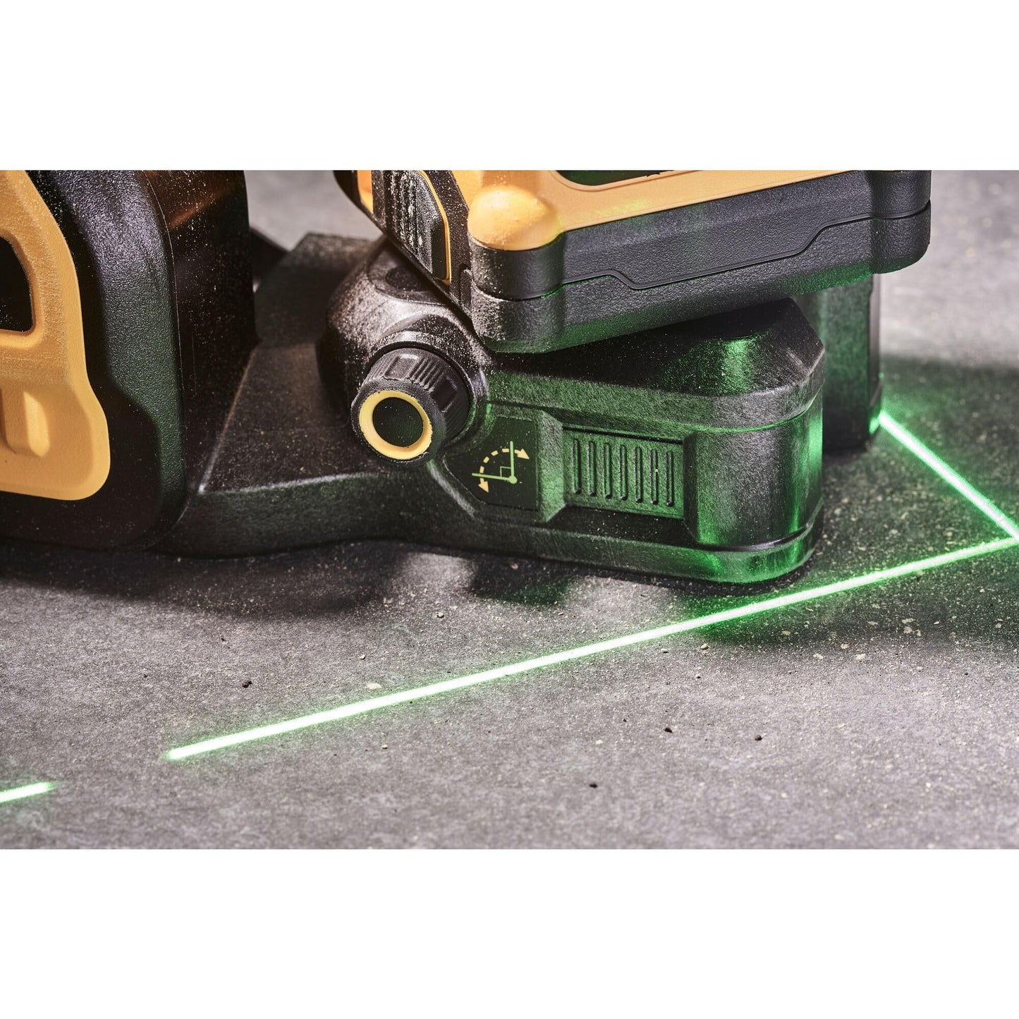 Dewalt 360° Akku-Multilinienlaser Grün DCE089NG18 (selbstnivellierend, Genauigkeit +/- 3mm auf 10m, kompatibel mit 12V & 18V XR Akkus, inkl. TSTAK Box, Wandhalterung, Lieferung ohne Akku & Ladegerät)
